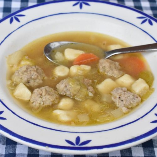 Klar suppe med kød og melboller