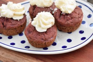 DSC_2060 • nogetiovnen.dk Rødbedemuffins med flødeostecreme