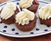 Rødbedemuffins med flødeostecreme