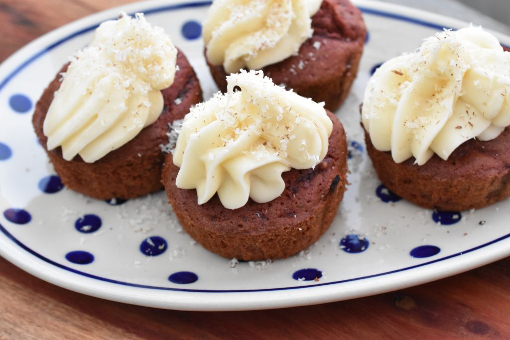 Rødbedemuffins med flødeostecreme