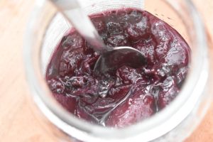 Blåbærmarmeladen i glas
