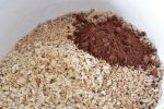 Alle de tørre ingredienser blandes sammen