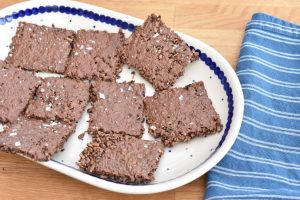 Knækbrød med chokolade - nem opskrift på kernekiks