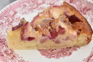 Italiensk æblekage (Torta di mele) på tallerken